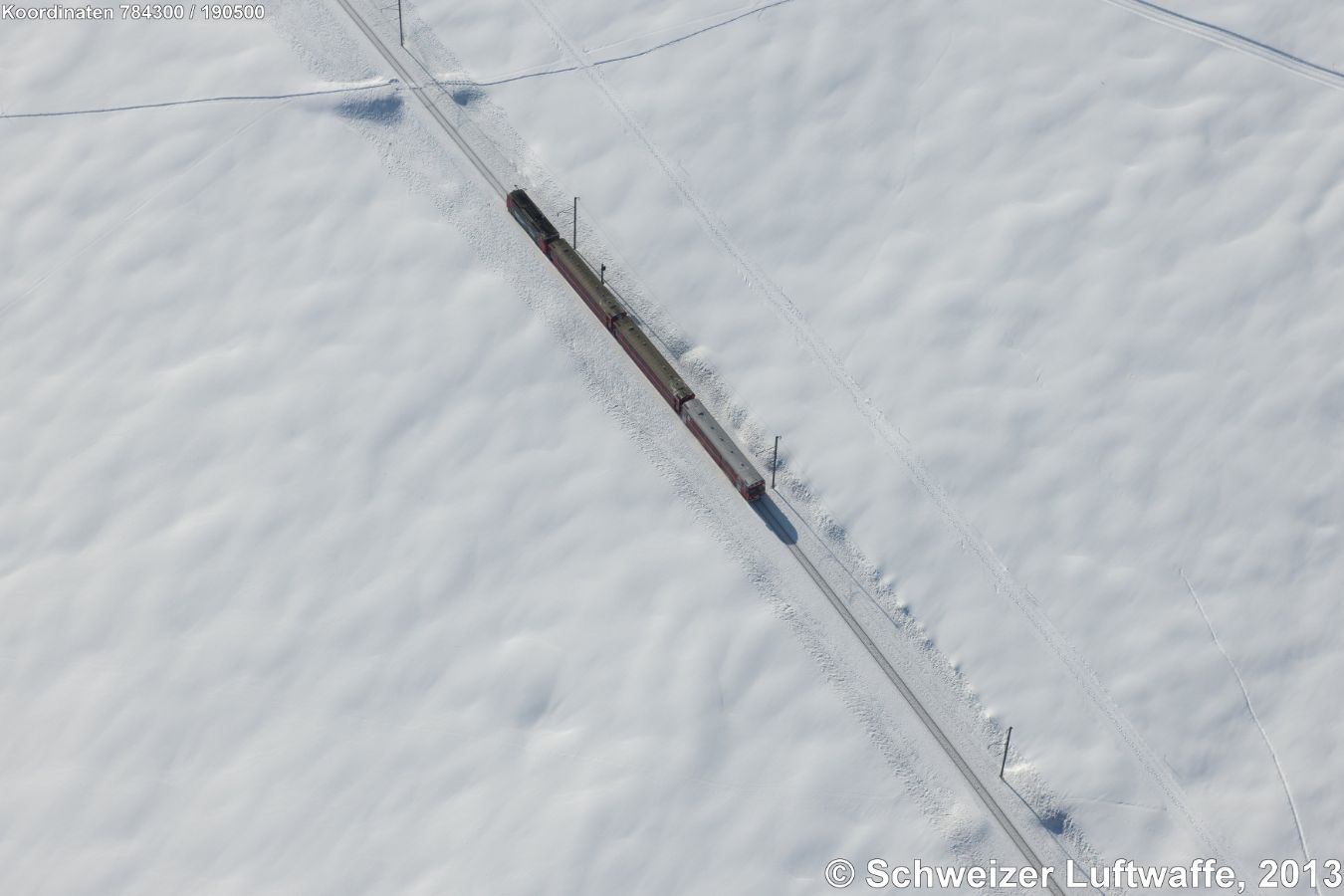 Zug der Rhätischen Bahn bei Davos-Wolfgang im Januar 2013